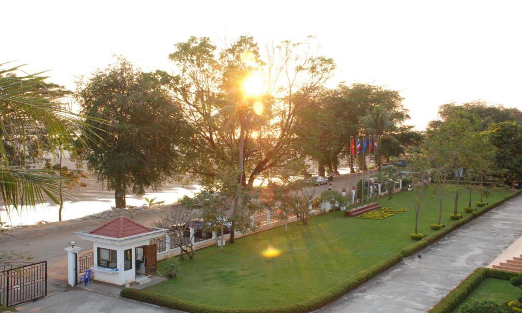 Mekong Sunshine Hotel Виентиане Екстериор снимка